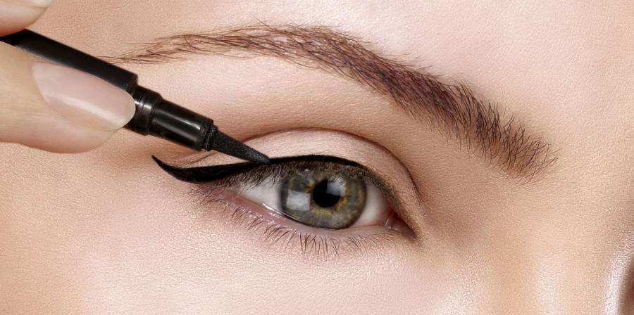 way to apply liquid eyeliner